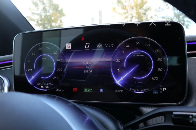 251118124716_LR24-185 - 2023 Mercedes Benz EQE 500 4Matic-3.jpg